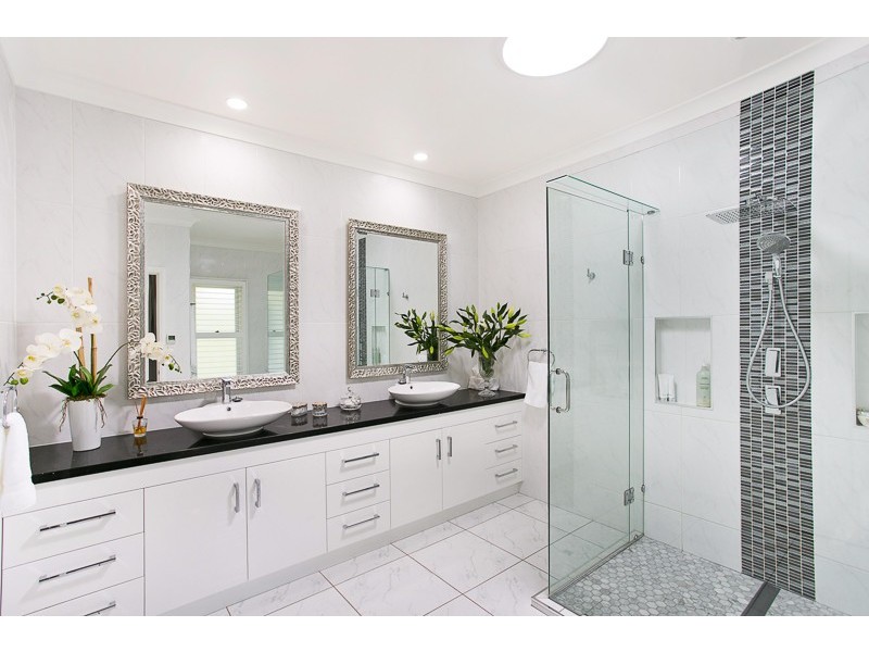 215 Rowbotham Street, Middle Ridge QLD 4350