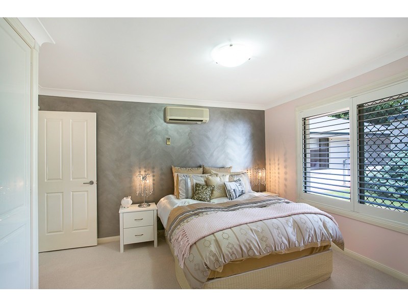 215 Rowbotham Street, Middle Ridge QLD 4350