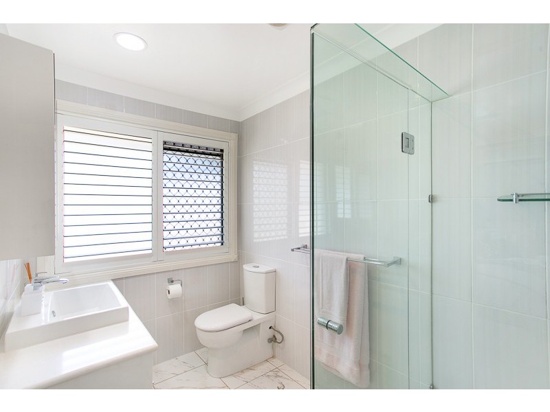 215 Rowbotham Street, Middle Ridge QLD 4350