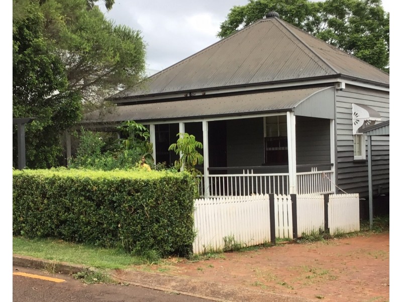 1/4 Walton Street, North Toowoomba QLD 4350