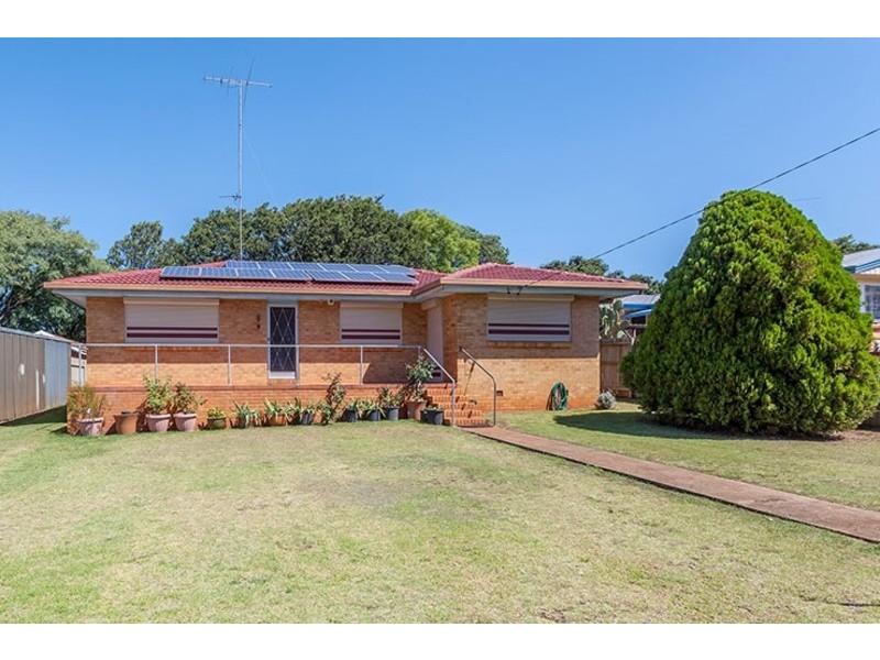 10 Jonathan Street, Rockville QLD 4350
