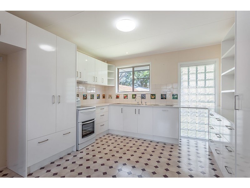 10 Jonathan Street, Rockville QLD 4350