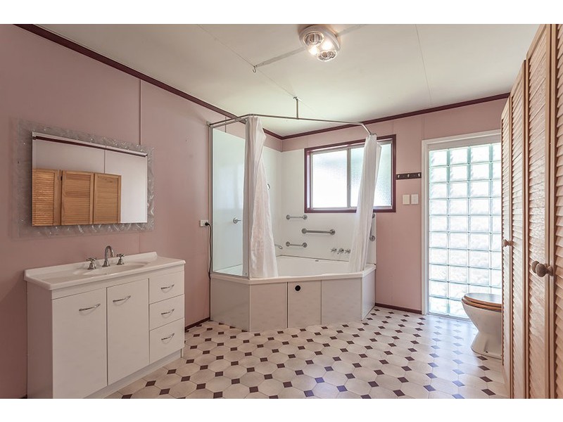 10 Jonathan Street, Rockville QLD 4350