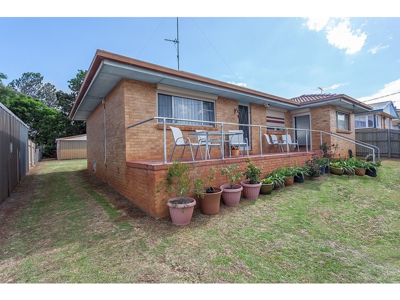 10 Jonathan Street, Rockville QLD 4350