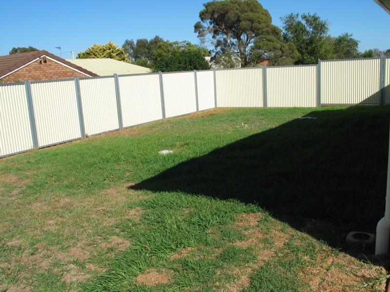 8 Poinciana Street, Newtown QLD 4350