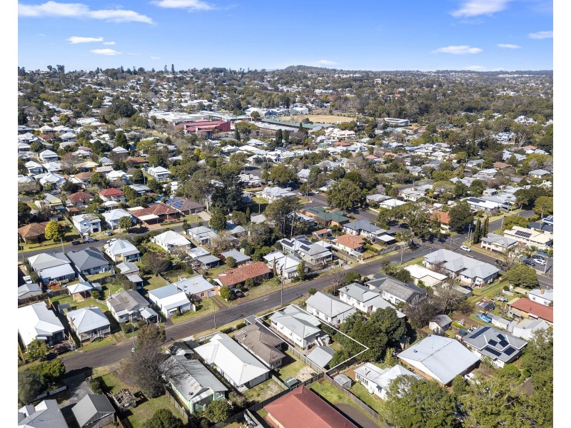 9 Sir Street, North Toowoomba QLD 4350