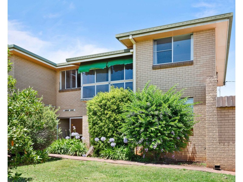 4/128 Curzon Street, Rangeville QLD 4350