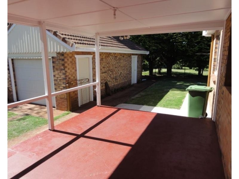 16 Crown Street, Rangeville QLD 4350