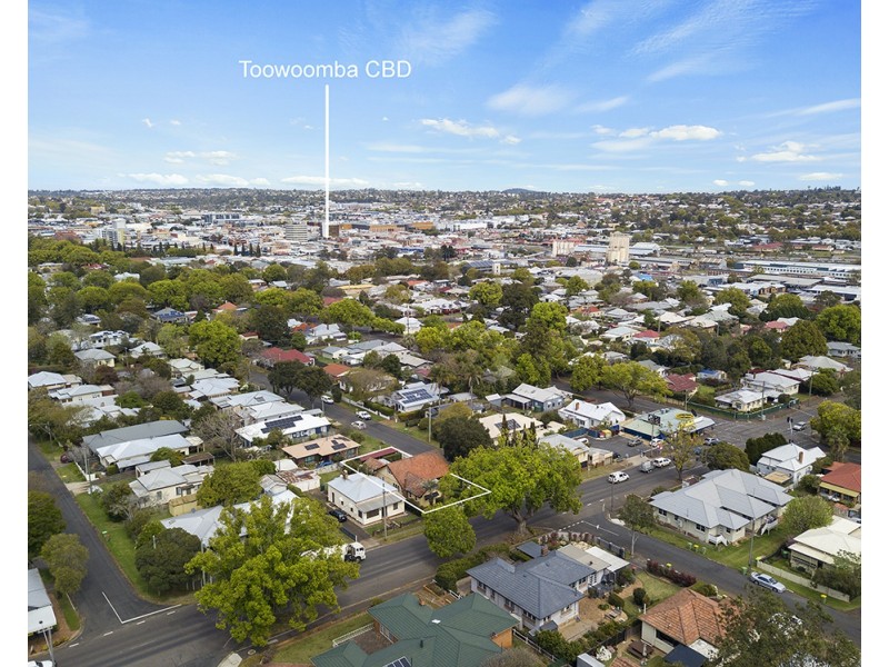 126 Bridge Street, East Toowoomba QLD 4350