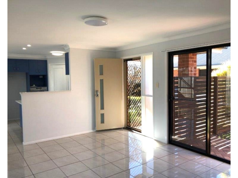 4/3a Burton Street, Harristown QLD 4350