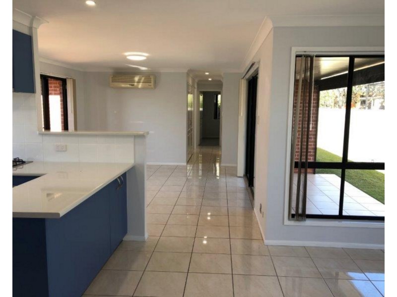 4/3a Burton Street, Harristown QLD 4350