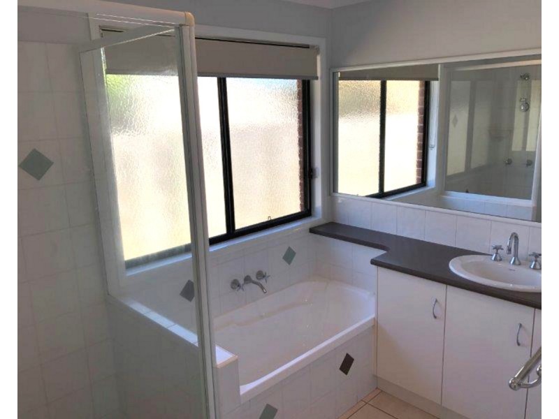4/3a Burton Street, Harristown QLD 4350
