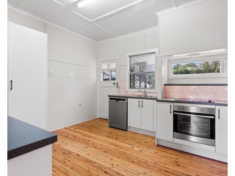 17 Geoffrey Street, Mount Lofty QLD 4350
