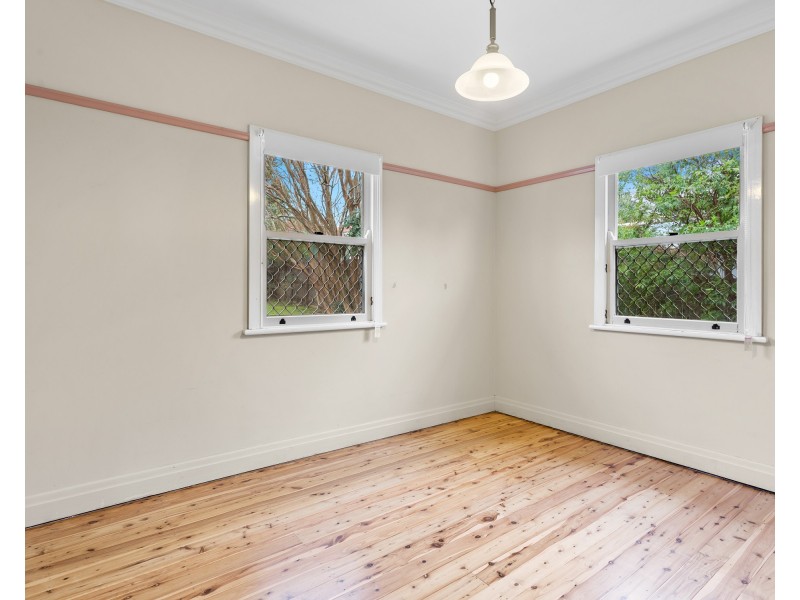 17 Geoffrey Street, Mount Lofty QLD 4350