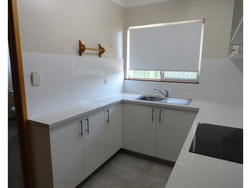 1/9 Whitefriars Street, Rockville QLD 4350