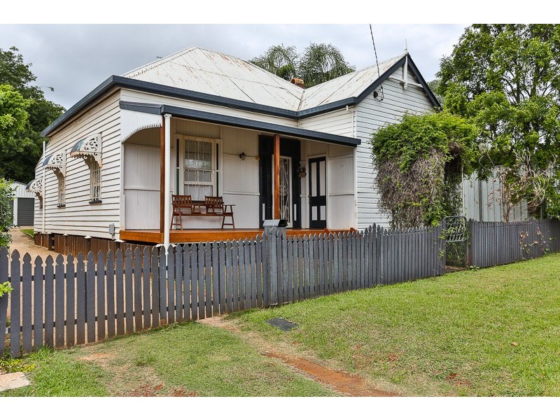 8 Peardon Street, South Toowoomba QLD 4350