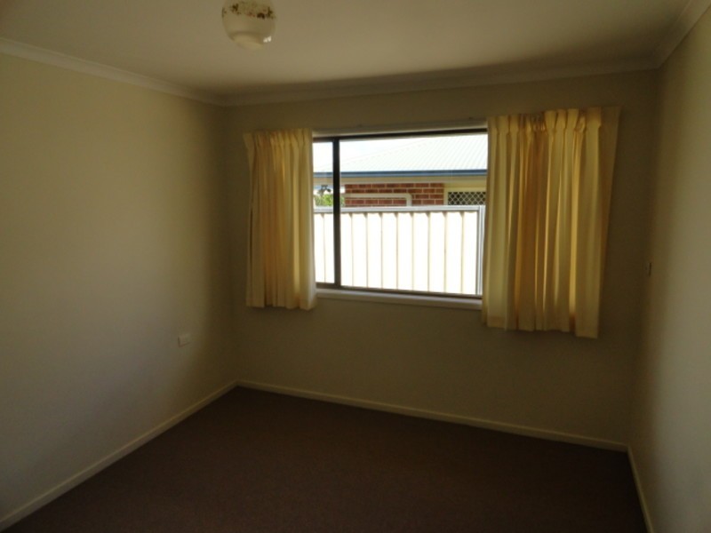 2/136 Ramsay Street, Centenary Heights QLD 4350