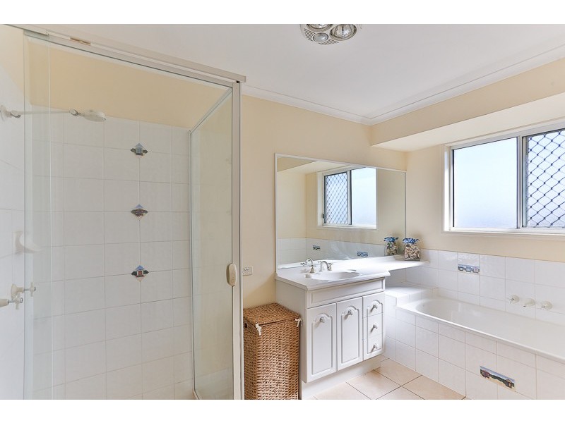 5 Walls Drive, Kearneys Spring QLD 4350