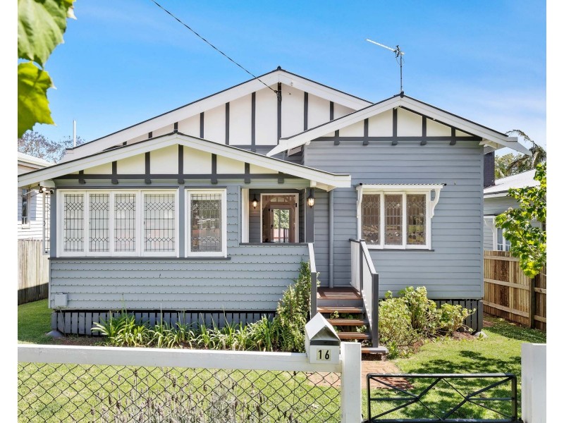 16 Lochel Street, Mount Lofty QLD 4350