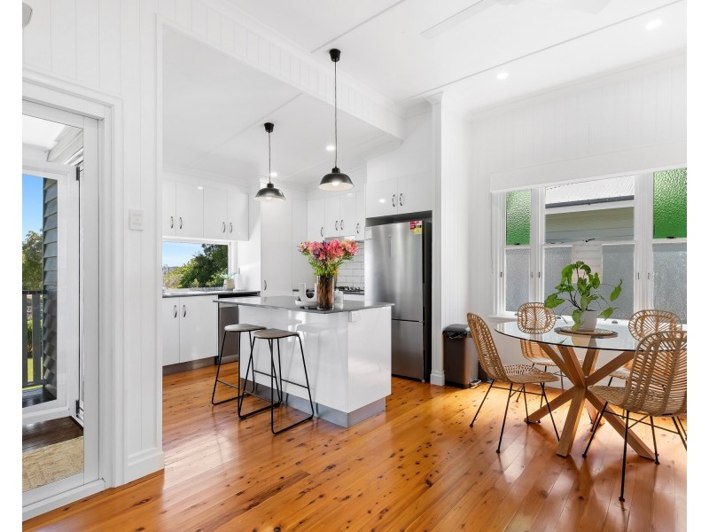 16 Lochel Street, Mount Lofty QLD 4350