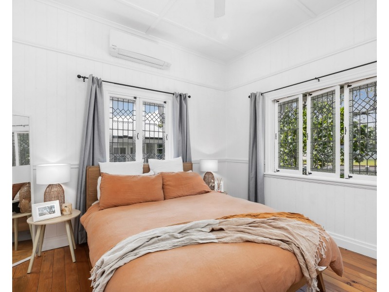 16 Lochel Street, Mount Lofty QLD 4350