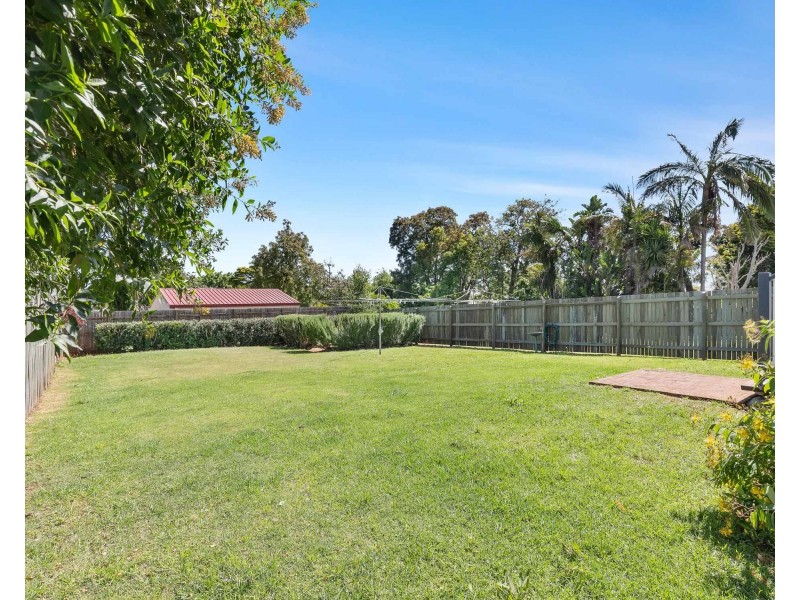 16 Lochel Street, Mount Lofty QLD 4350