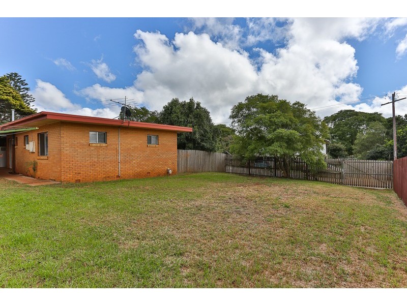 30 Talinga Street, Mount Lofty QLD 4350