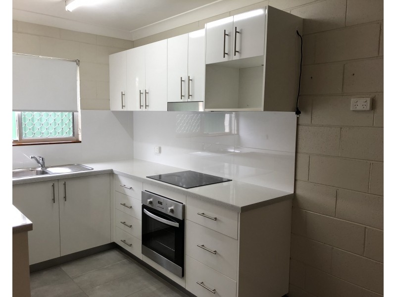1/9 Whitefriars Street, Rockville QLD 4350