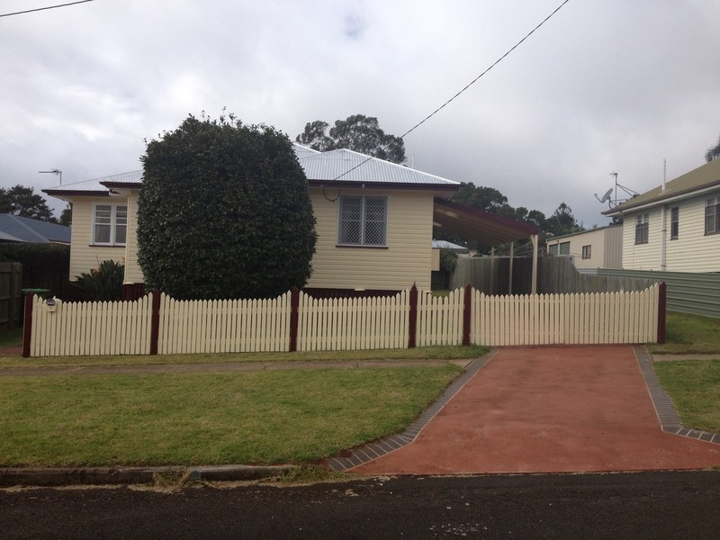 6 Llewellyn Street, Centenary Heights QLD 4350