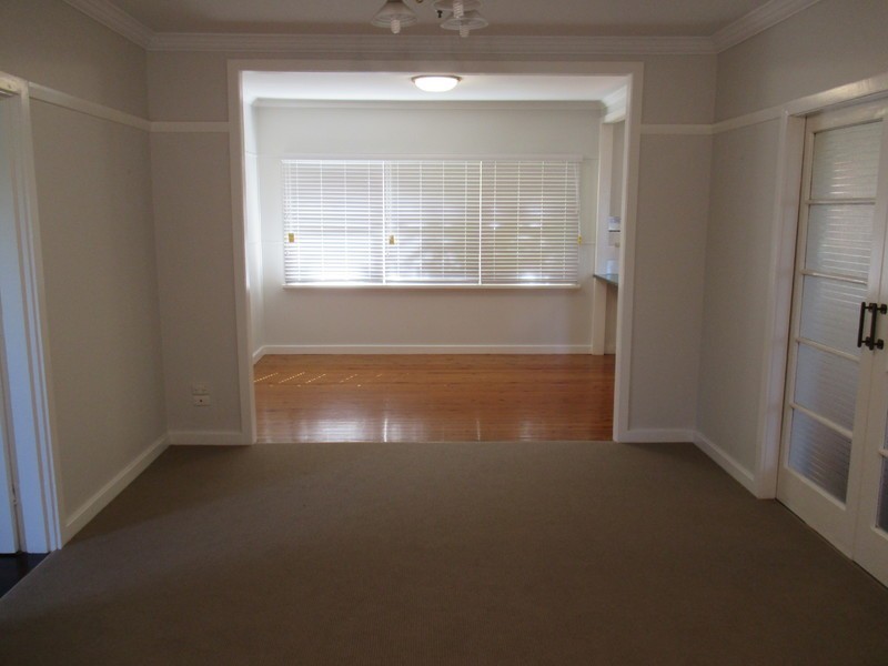 15 Barry Street, Mount Lofty QLD 4350