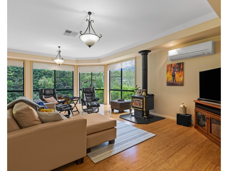 4 Grey Gums Drive, Blue Mountain Heights QLD 4350