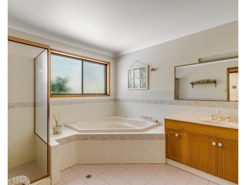 14 Cameron Crescent, Glenvale QLD 4350