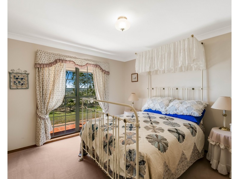 14 Cameron Crescent, Glenvale QLD 4350