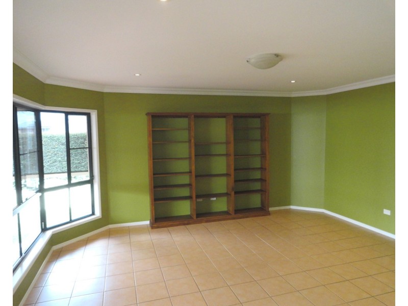 22 Barton Street, Middle Ridge QLD 4350