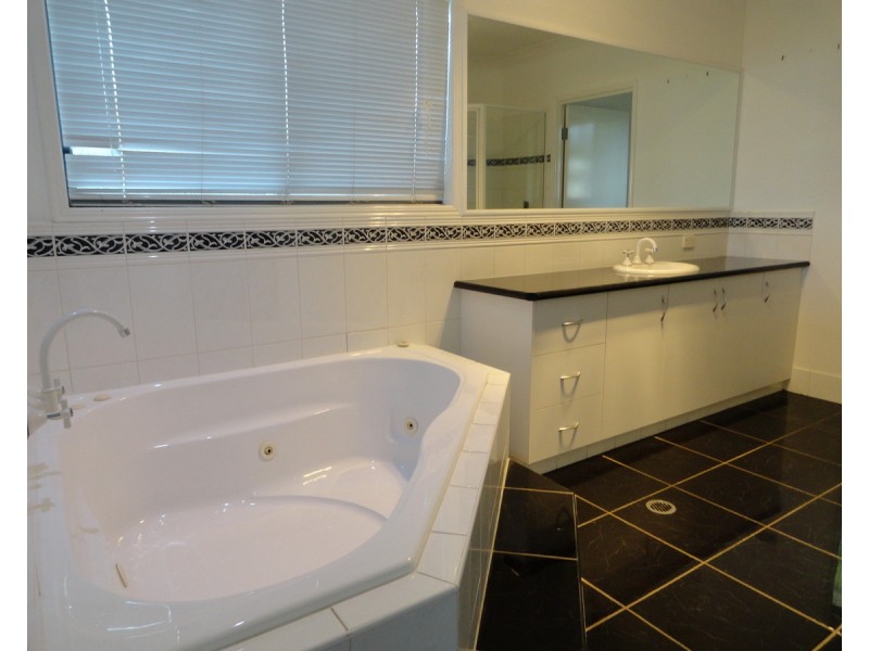 22 Barton Street, Middle Ridge QLD 4350