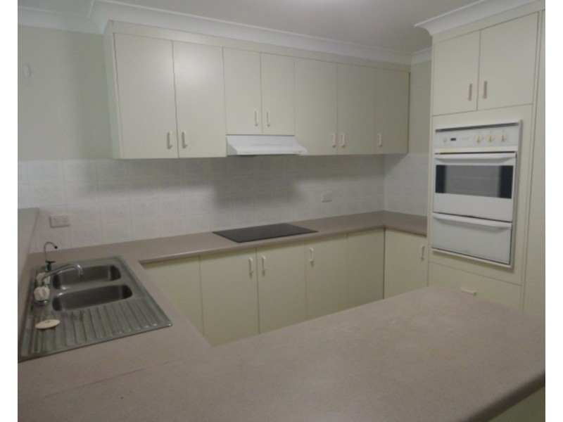 9 Gainsborough Drive, Glenvale QLD 4350