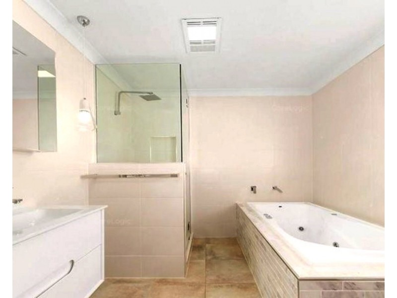 444 Hume Street, Middle Ridge QLD 4350