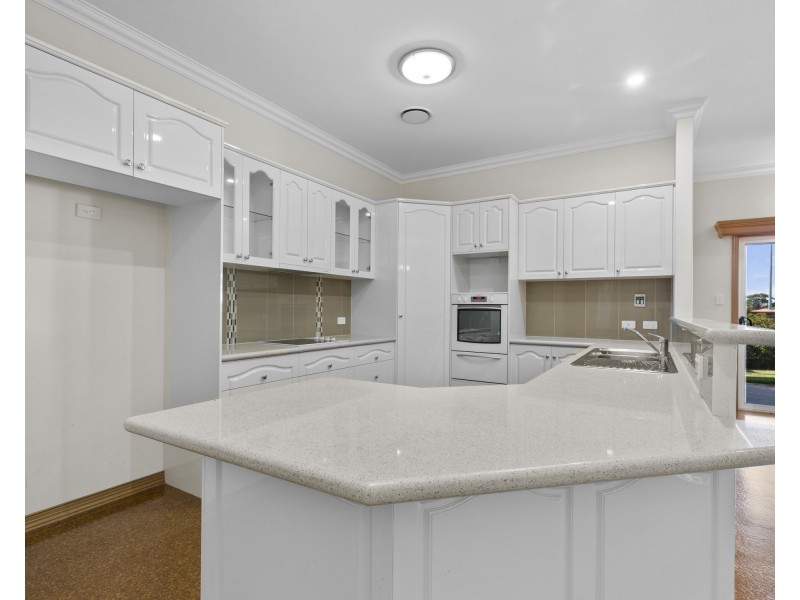 12 Saba Court, Middle Ridge QLD 4350