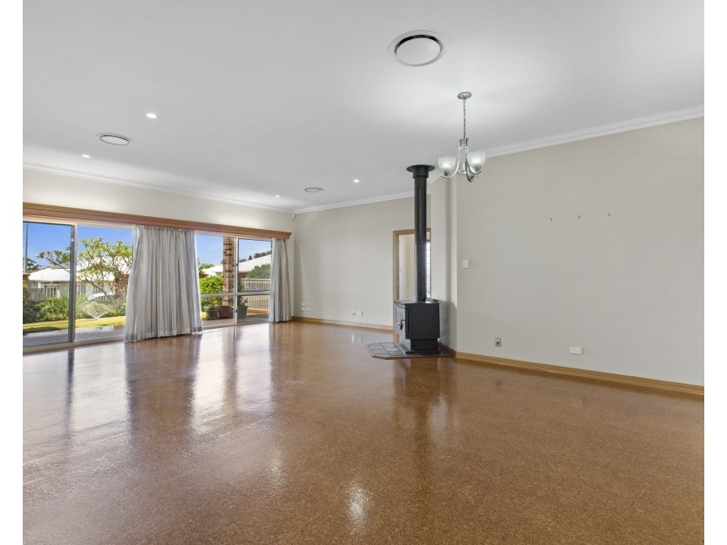 12 Saba Court, Middle Ridge QLD 4350
