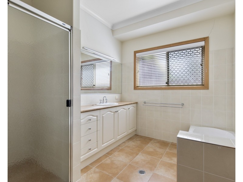 12 Saba Court, Middle Ridge QLD 4350
