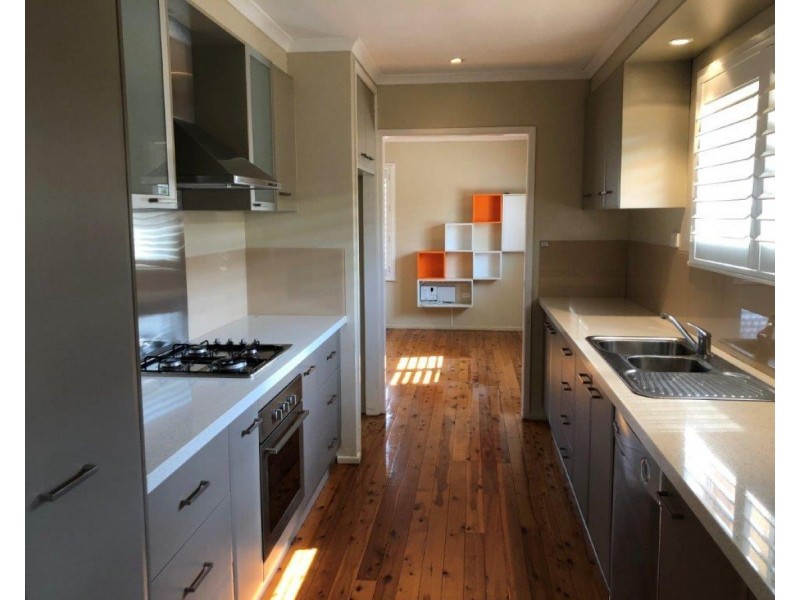 21 Sardon Street, Centenary Heights QLD 4350