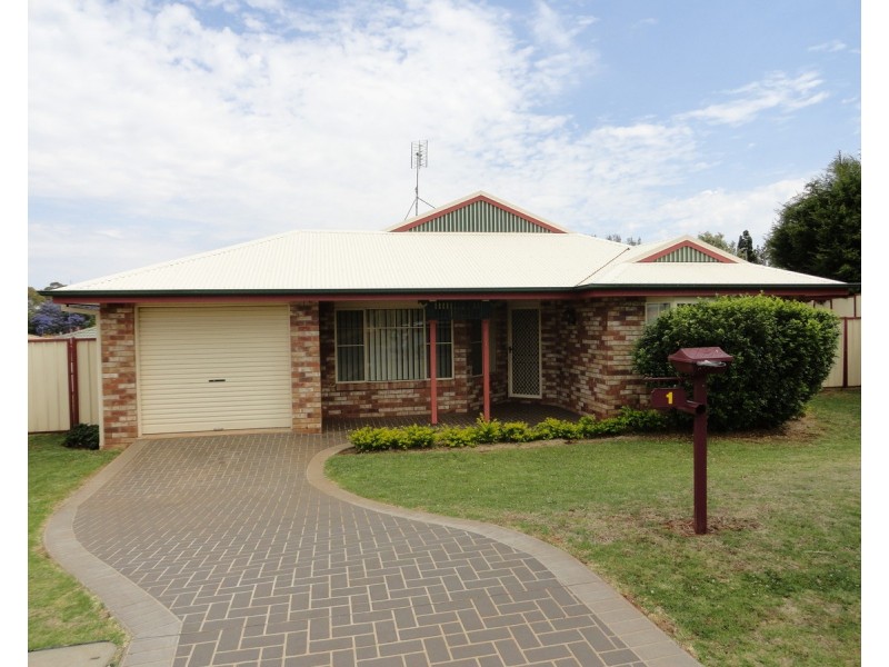 1 Hillcroft Court, Darling Heights QLD 4350
