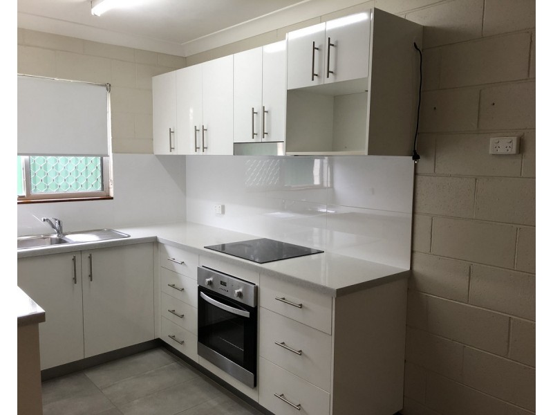 1/9 Whitefriars Street, Rockville QLD 4350