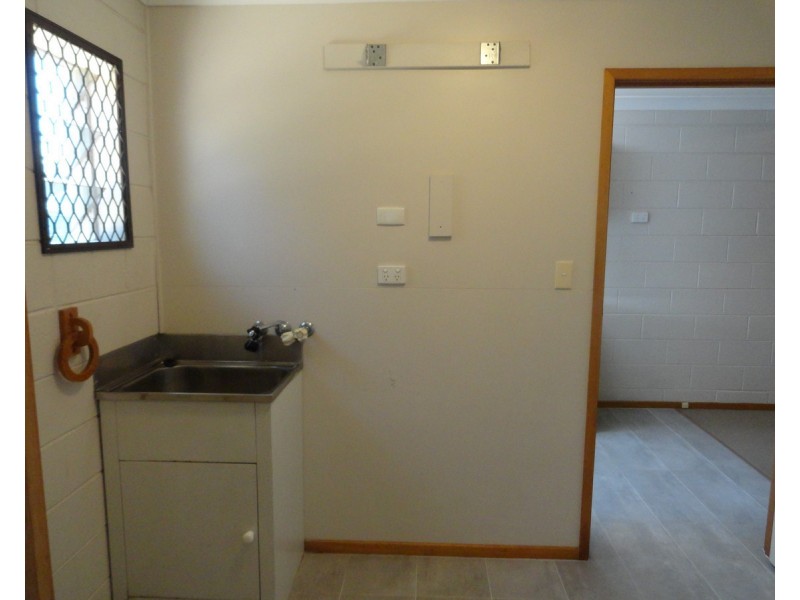 1/9 Whitefriars Street, Rockville QLD 4350