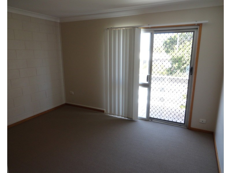 1/9 Whitefriars Street, Rockville QLD 4350