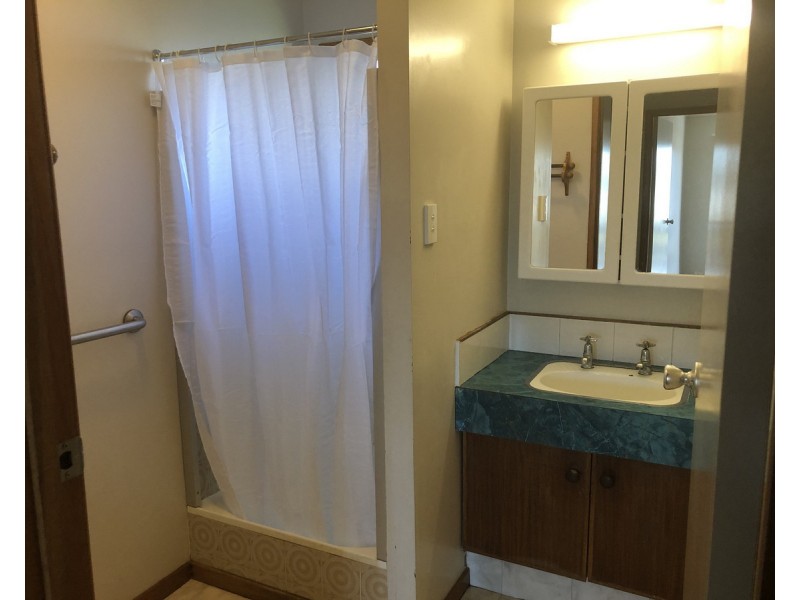 1/9 Whitefriars Street, Rockville QLD 4350