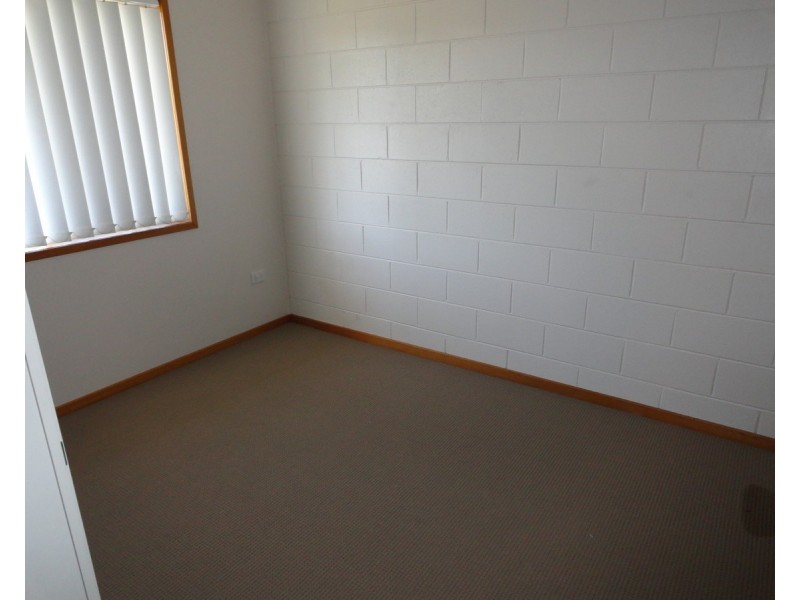 1/9 Whitefriars Street, Rockville QLD 4350