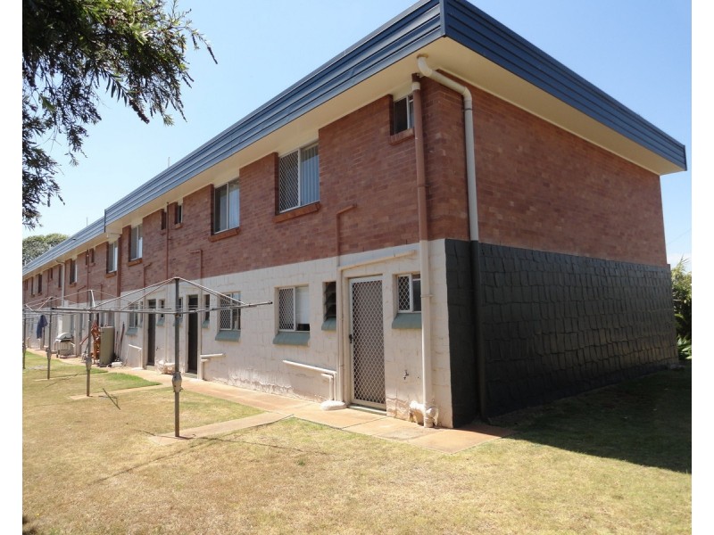 1/9 Whitefriars Street, Rockville QLD 4350