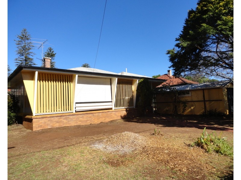 54 Curzon Street, East Toowoomba QLD 4350