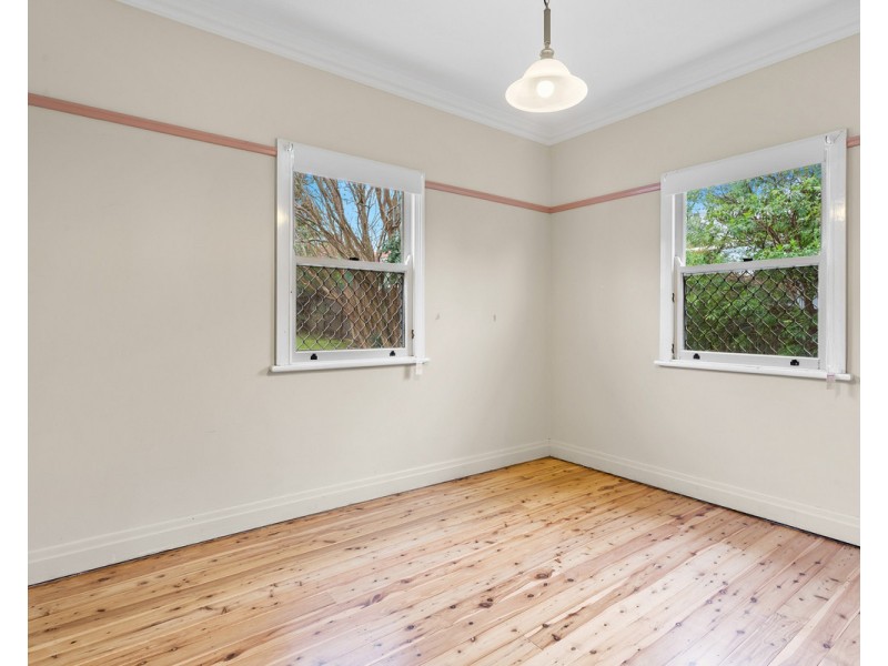 17 Geoffrey Street, Mount Lofty QLD 4350
